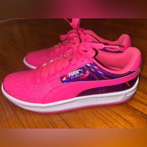 PUMA Bright PINK size 9 GV Special